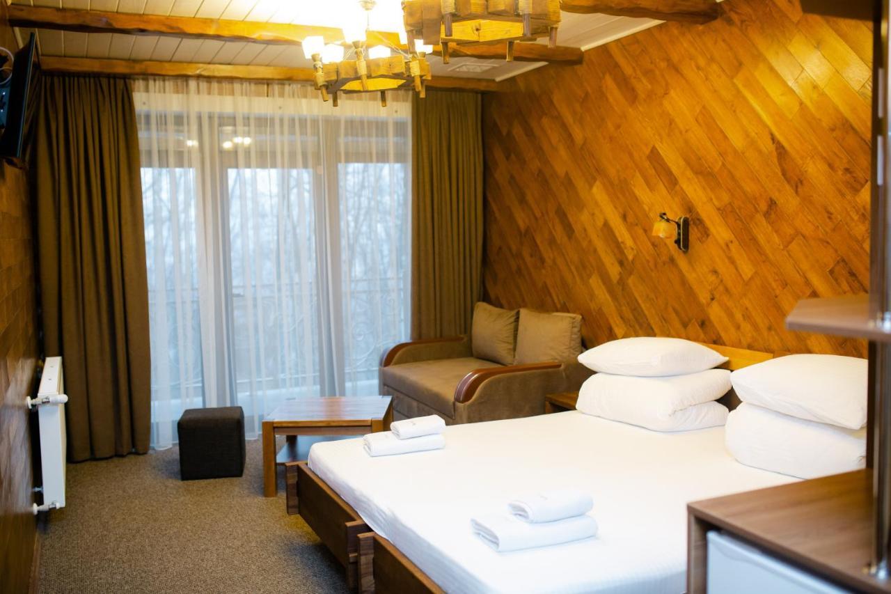 Zatyshok Hotel สวาลยาวา ภายนอก รูปภาพ
