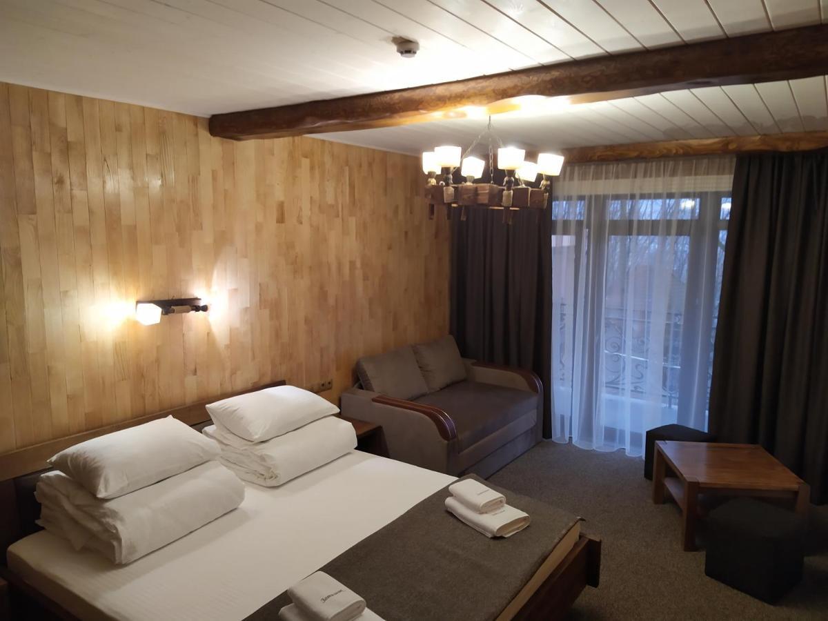 Zatyshok Hotel สวาลยาวา ภายนอก รูปภาพ