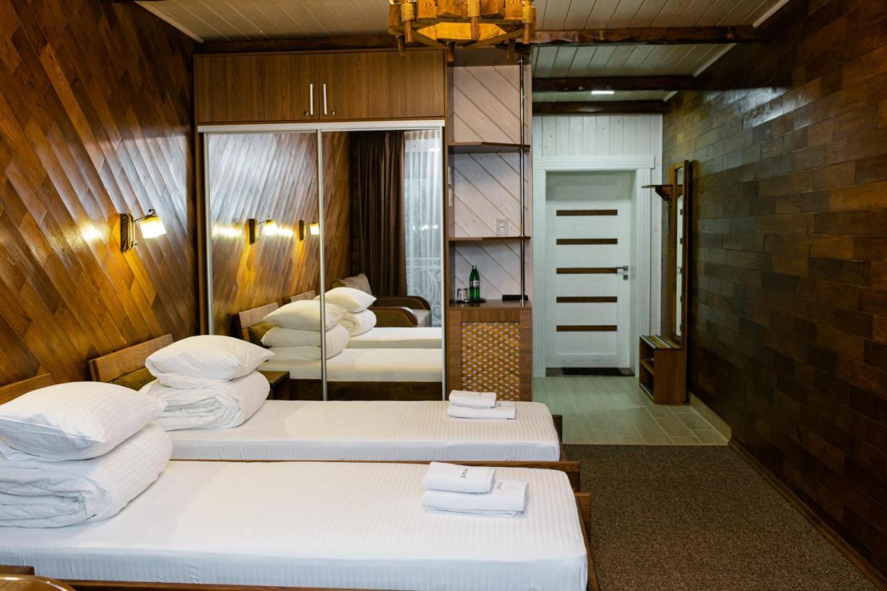 Zatyshok Hotel สวาลยาวา ภายนอก รูปภาพ